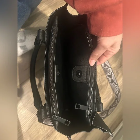 ALDO Black tote/bag/purse with snake skin design shoulder strap and key tassel - Picture 10 of 16